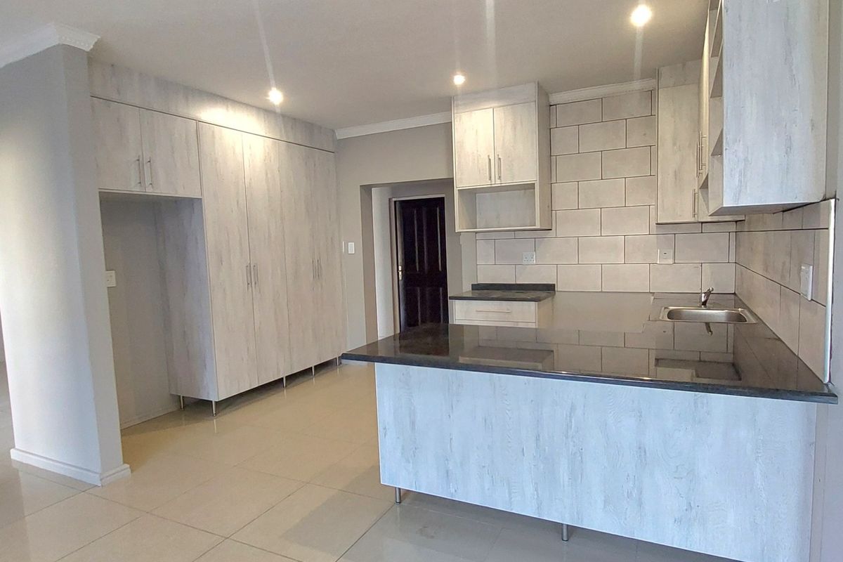 House For Sale In East London - Photo 3