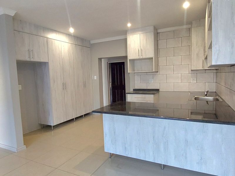 House For Sale In East London - Photo 3