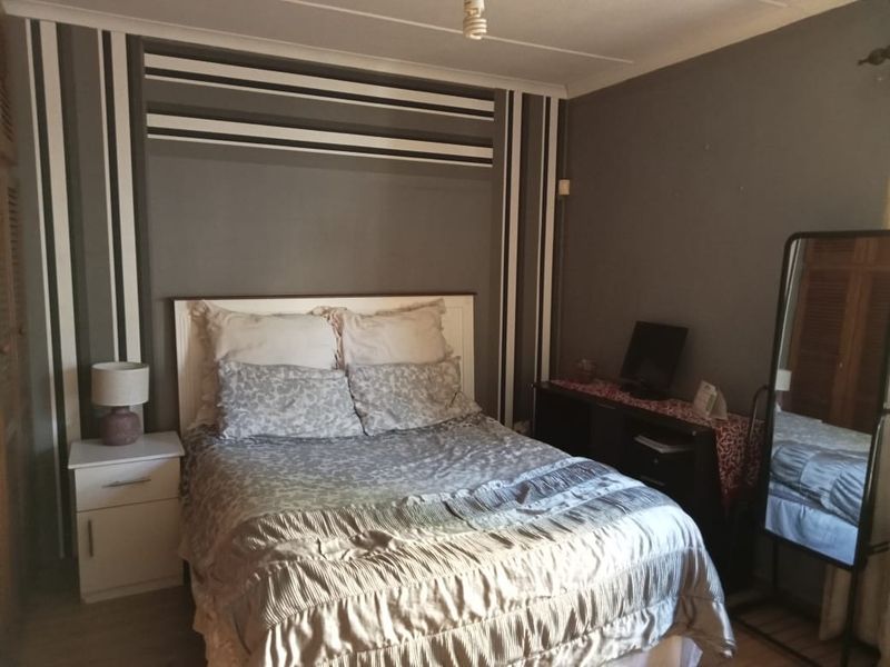 Townhouse For Sale In East London - Photo 8