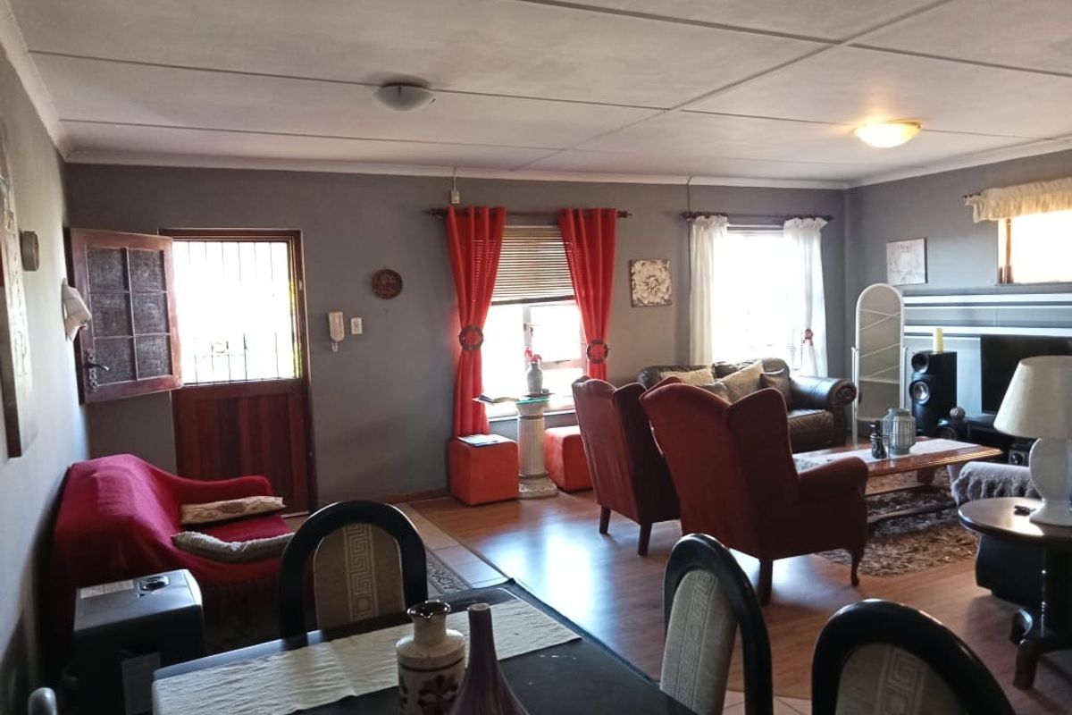 Townhouse For Sale In East London - Photo 5