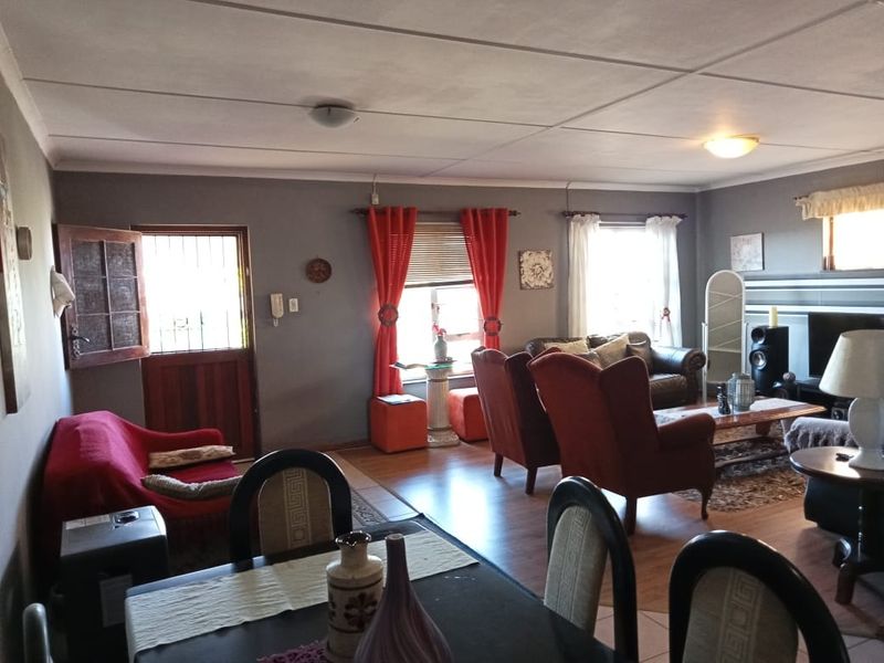 Townhouse For Sale In East London - Photo 5