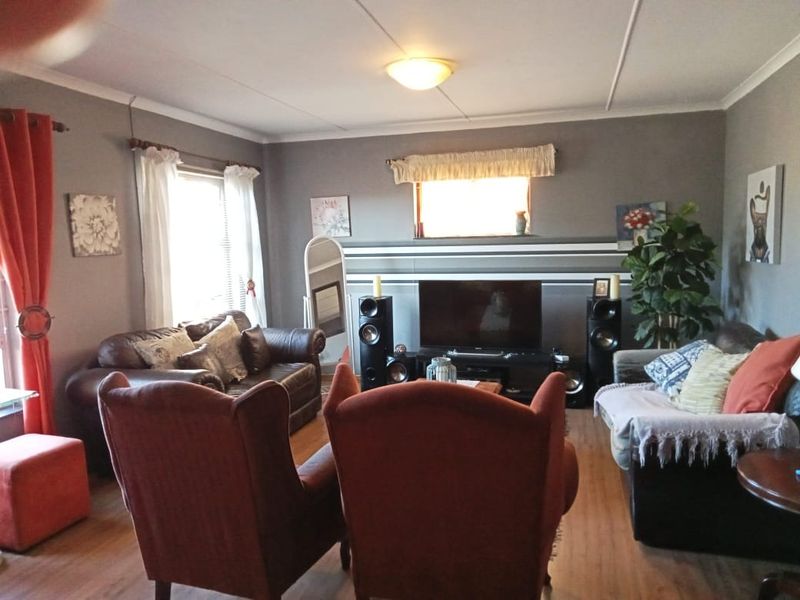 Townhouse For Sale In East London - Photo 4