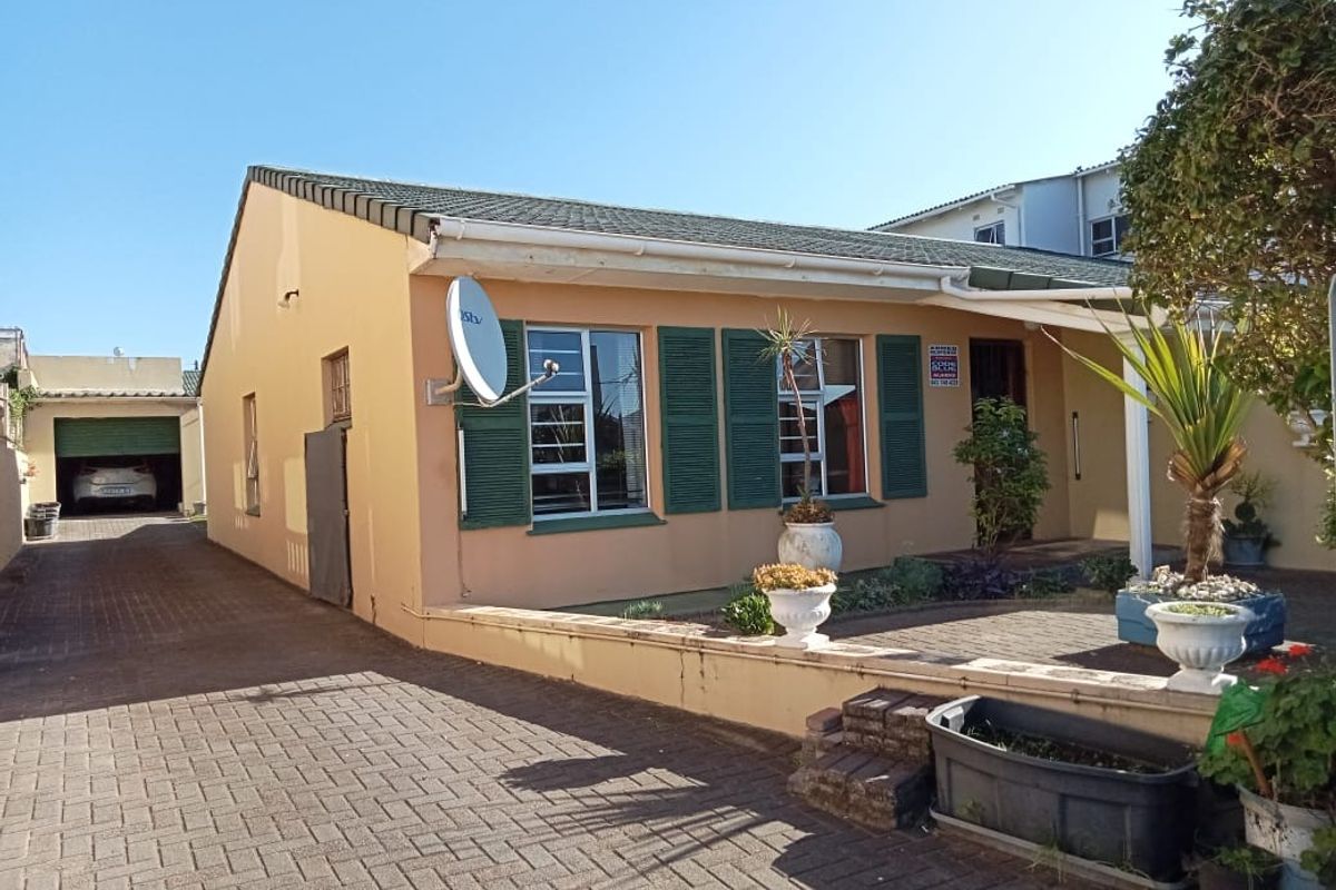 Townhouse For Sale In East London - Photo 2