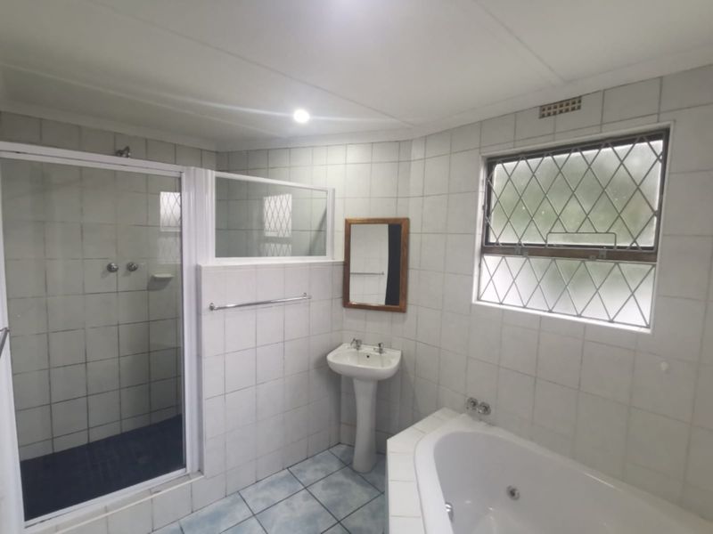 House For Sale In East London - Photo 10