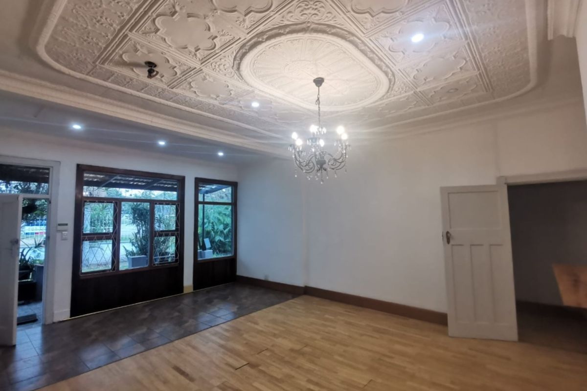 House For Sale In East London - Photo 2