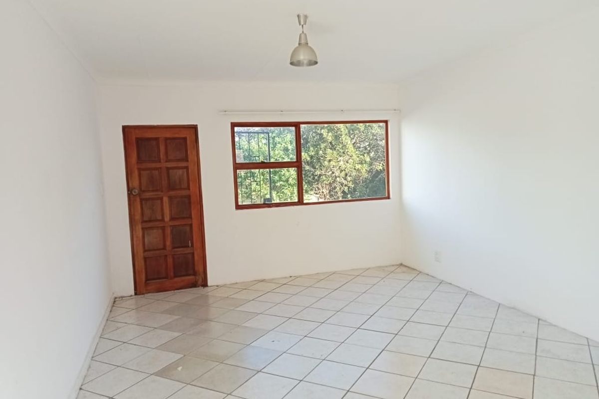 House For Sale In East London - Photo 2