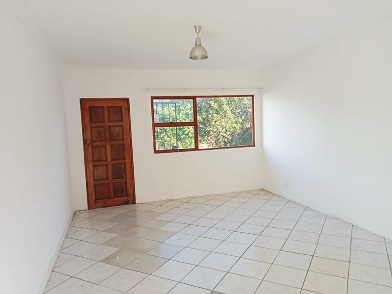 House For Sale In East London - Photo 2