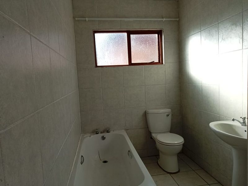 House For Sale In East London - Photo 9