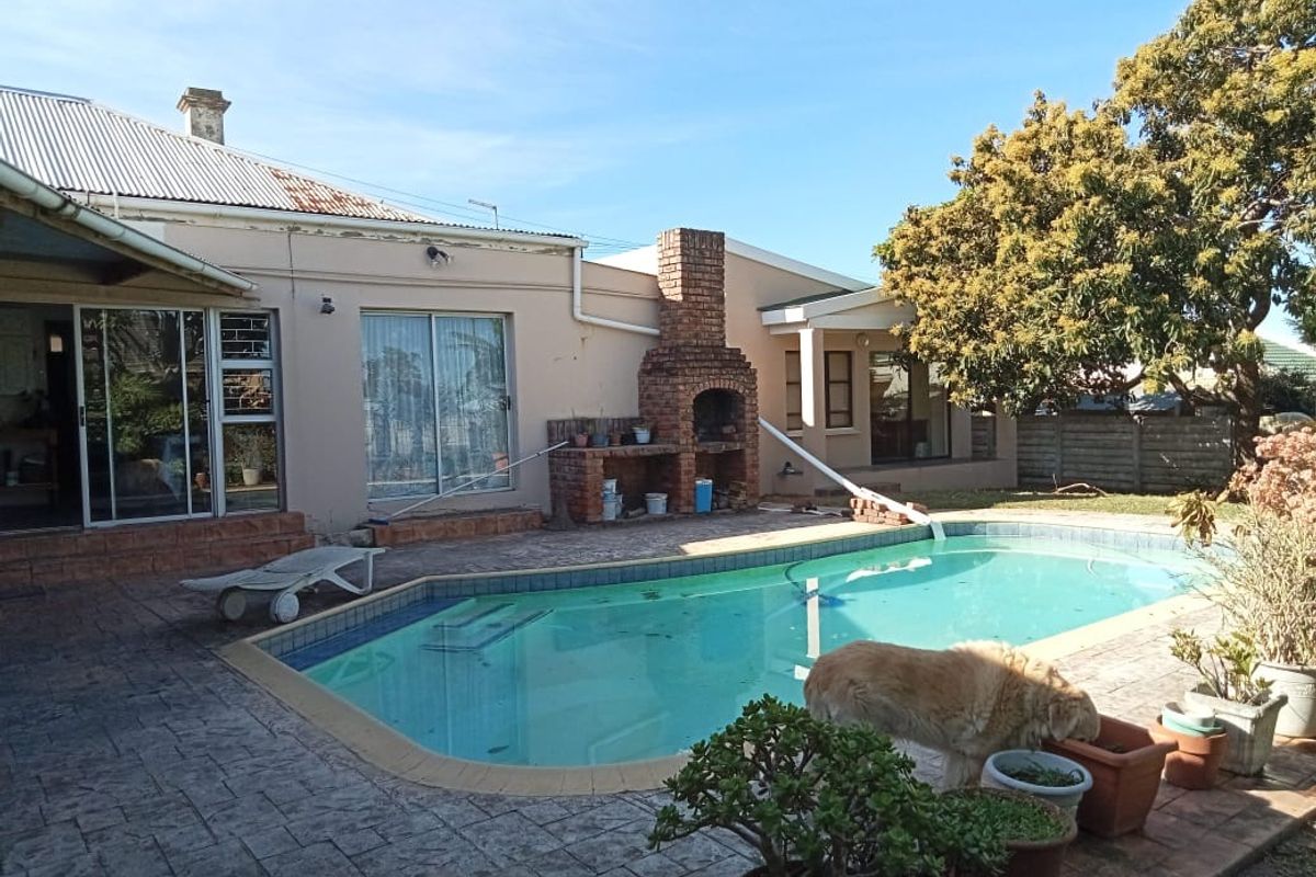 House For Sale In East London - Photo 3