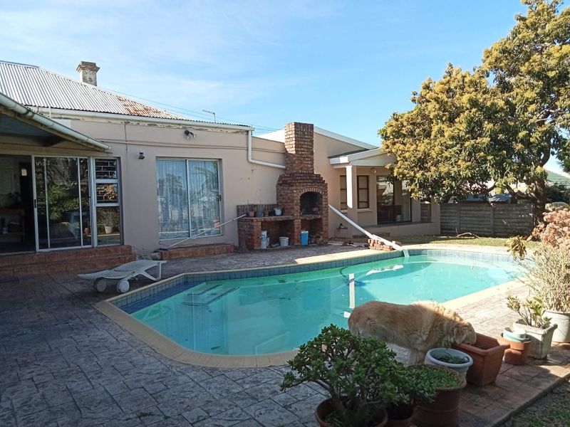 House For Sale In East London - Photo 3