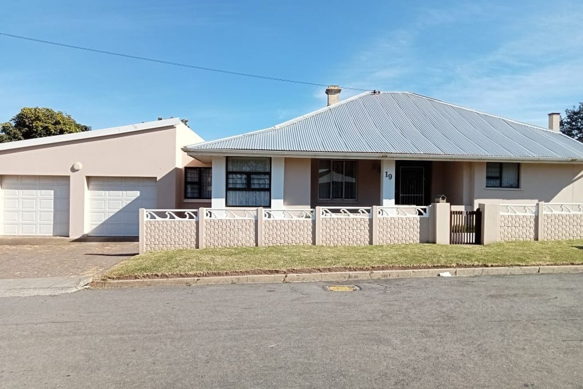 House For Sale In East London - Photo 2