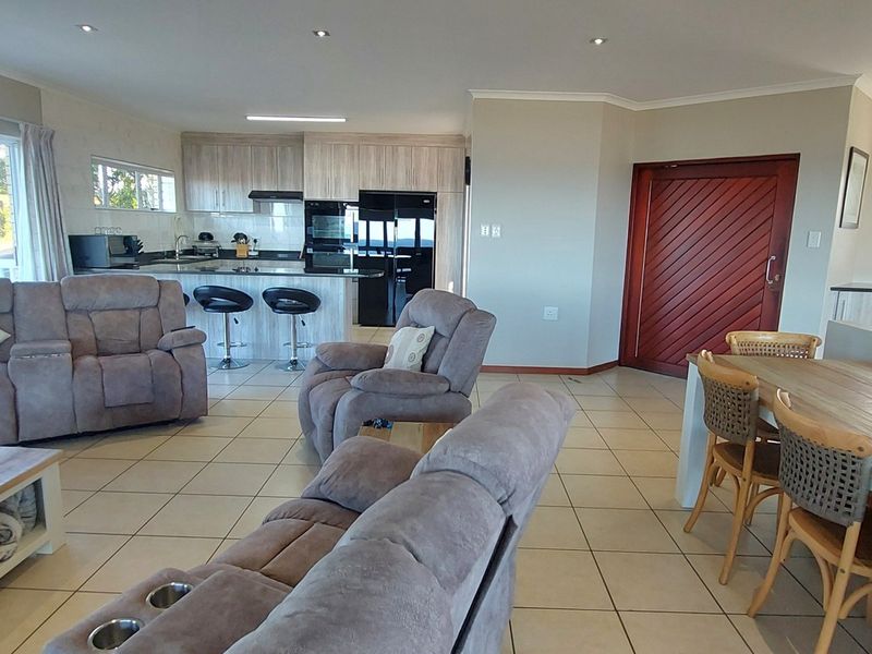 House For Sale In East London - Photo 6