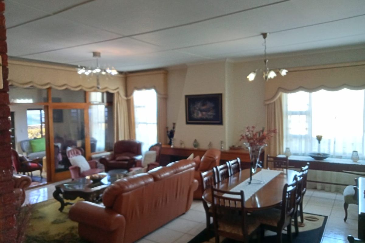 House For Sale In East London - Photo 3