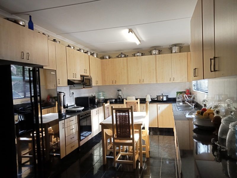 House For Sale In East London - Photo 8