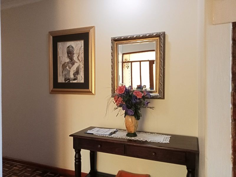 House For Sale In East London - Photo 2