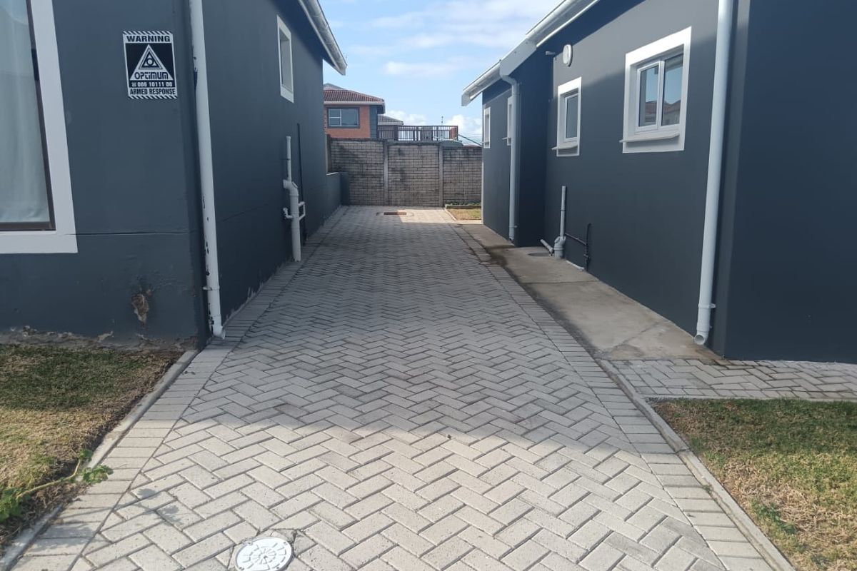 Gated Estate For Sale In East London - Photo 2