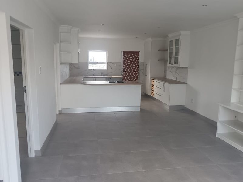 Gated Estate For Sale In East London - Photo 5