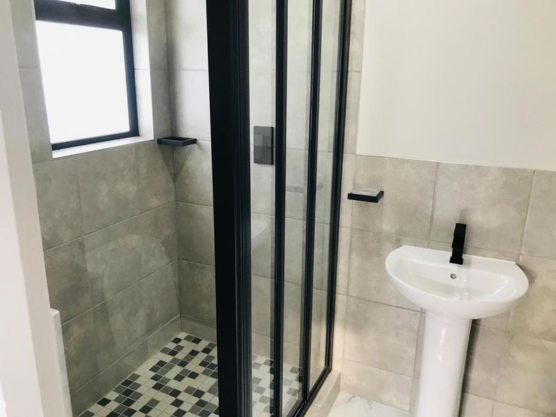 Gated Estate For Sale In East London - Photo 6