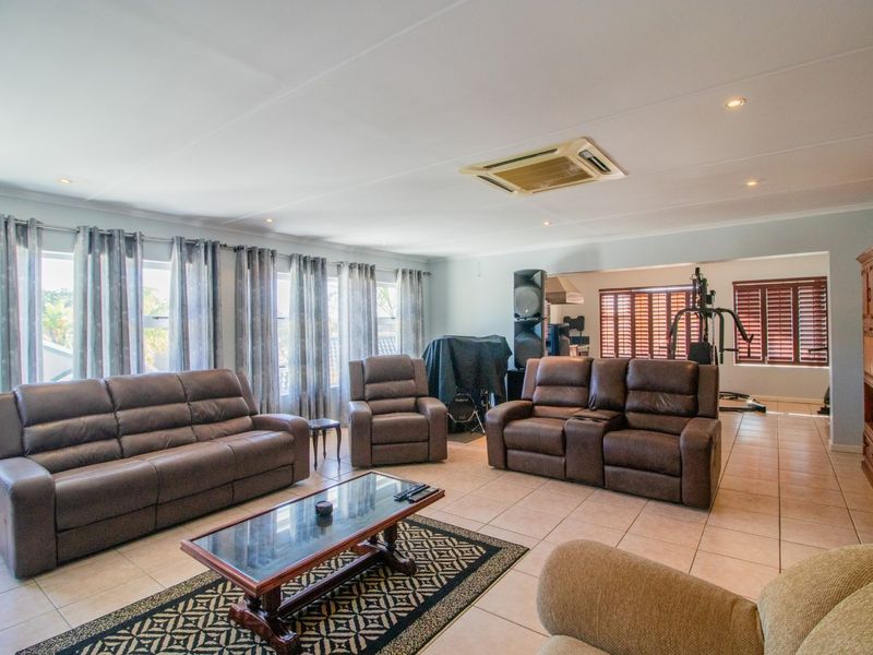 Townhouse For Sale In East London - Photo 9