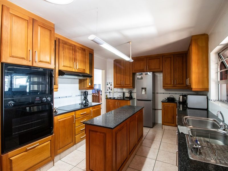 Townhouse For Sale In East London - Photo 6