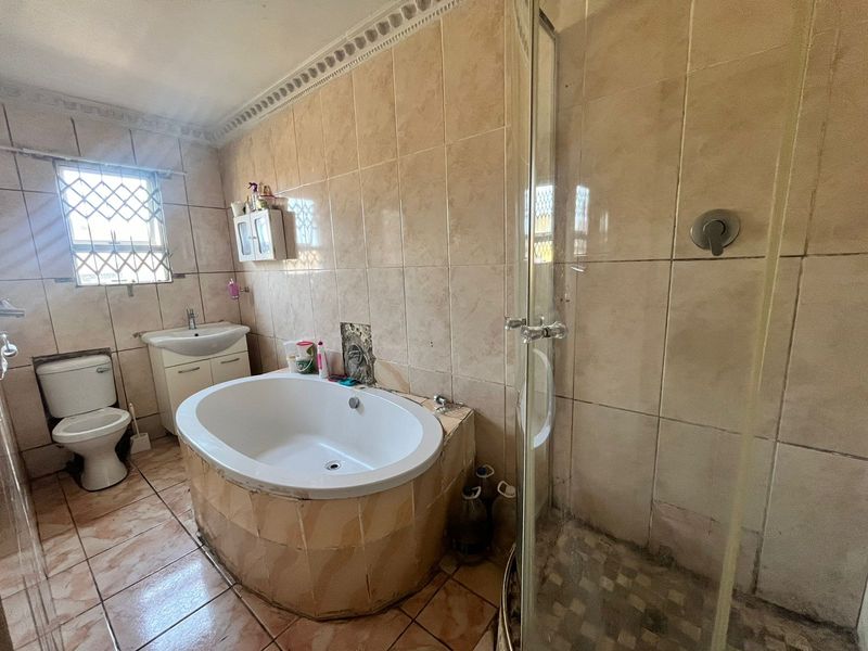 House For Sale In East London - Photo 10