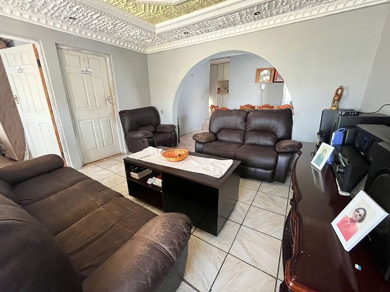 House For Sale In East London - Photo 6