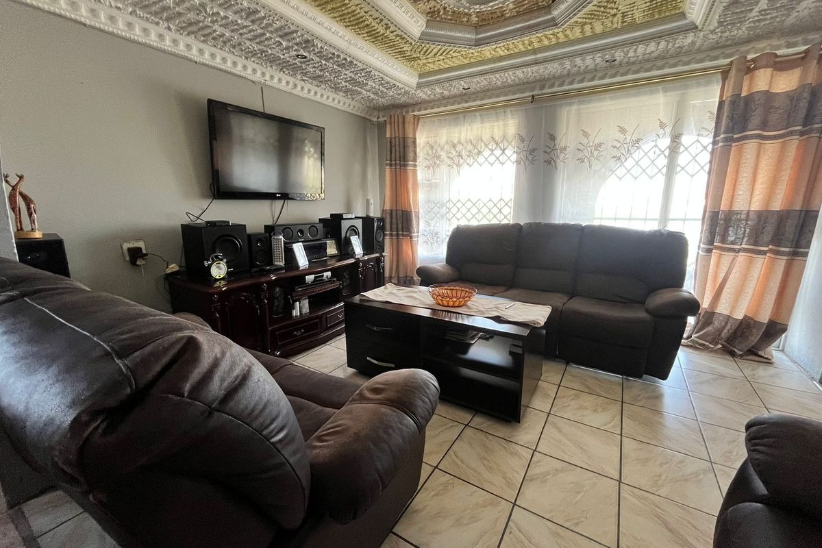 House For Sale In East London - Photo 4