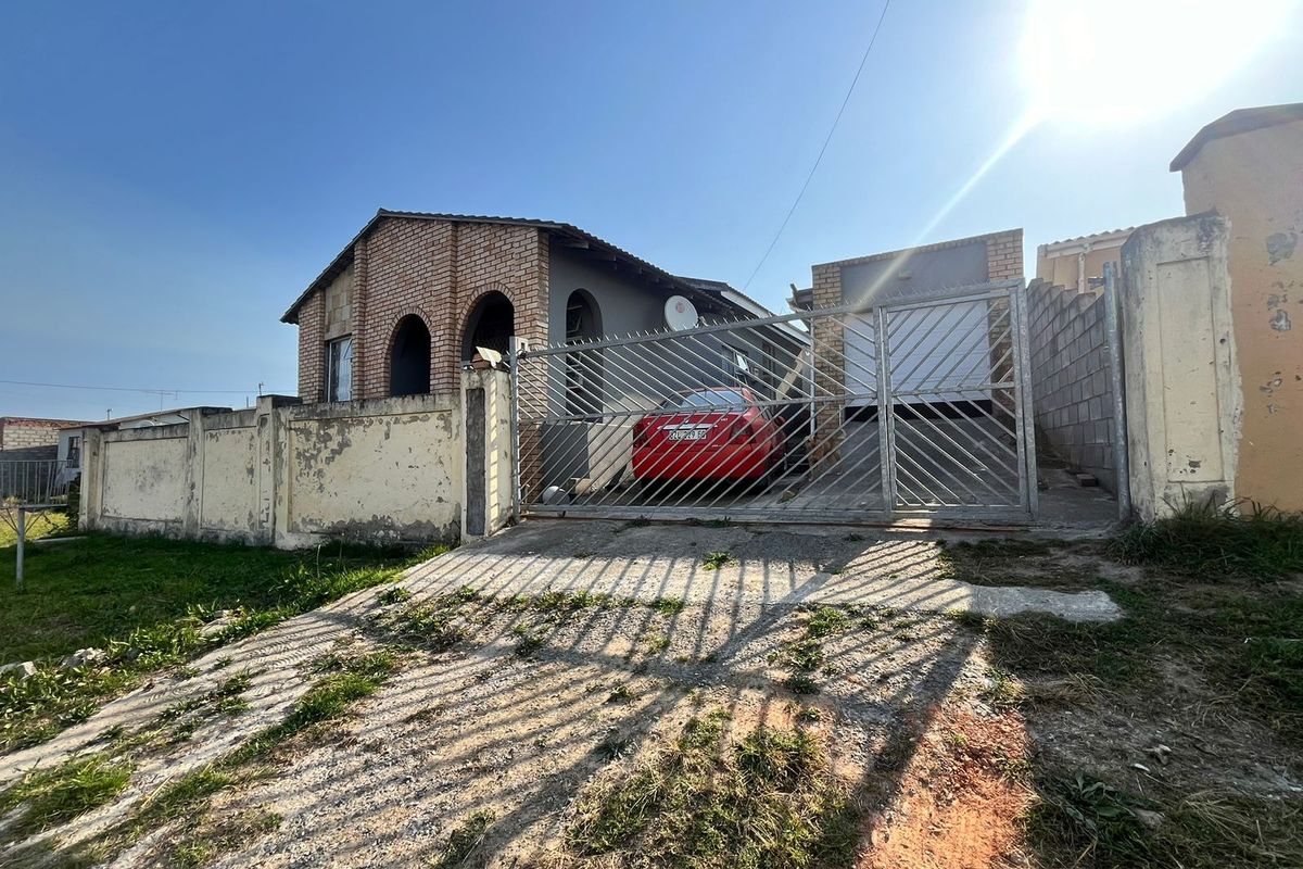 House For Sale In East London - Photo 3