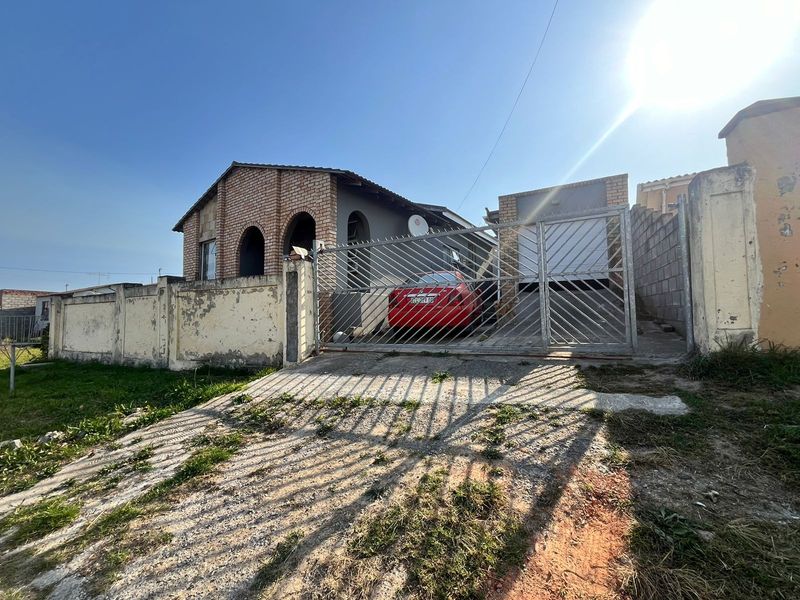 House For Sale In East London - Photo 3