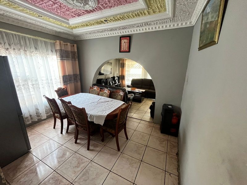 House For Sale In East London - Photo 2