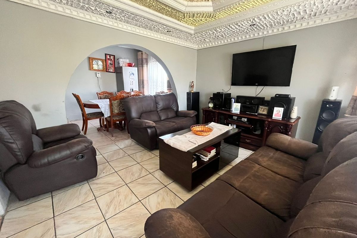 House For Sale In East London - Photo 5