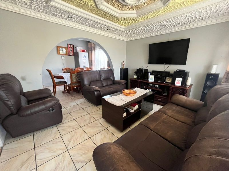 House For Sale In East London - Photo 5