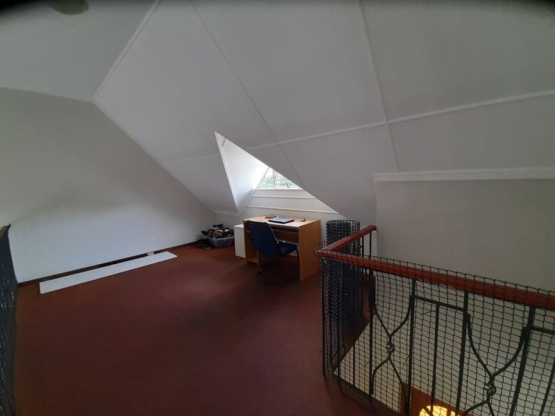 Lovely 3 bedroom townhouse in secure complex close to schools, shops and main roads! - Photo 8