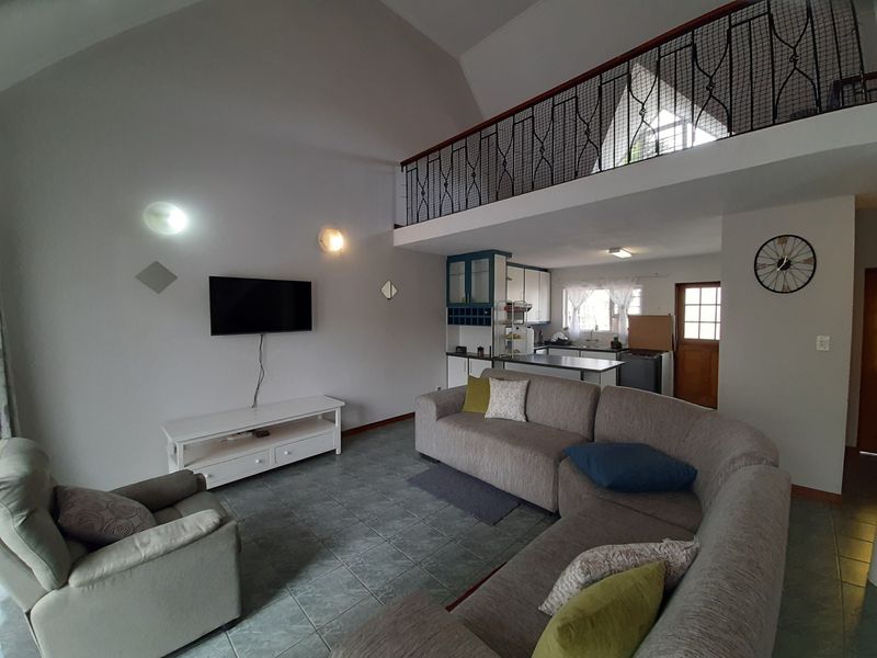 Lovely 3 bedroom townhouse in secure complex close to schools, shops and main roads! - Photo 6