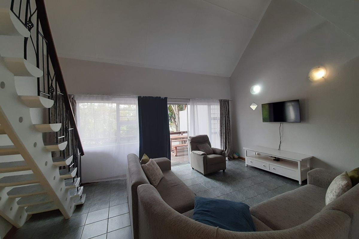 Lovely 3 bedroom townhouse in secure complex close to schools, shops and main roads! - Photo 4