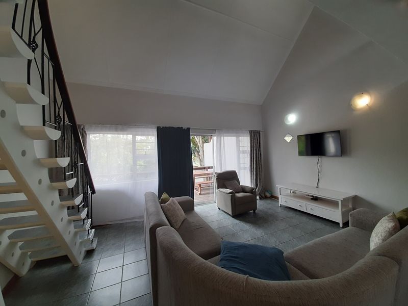 Lovely 3 bedroom townhouse in secure complex close to schools, shops and main roads! - Photo 4