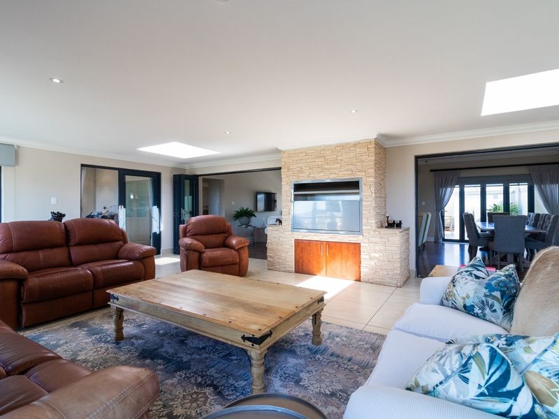 House For Sale In East London - Photo 6