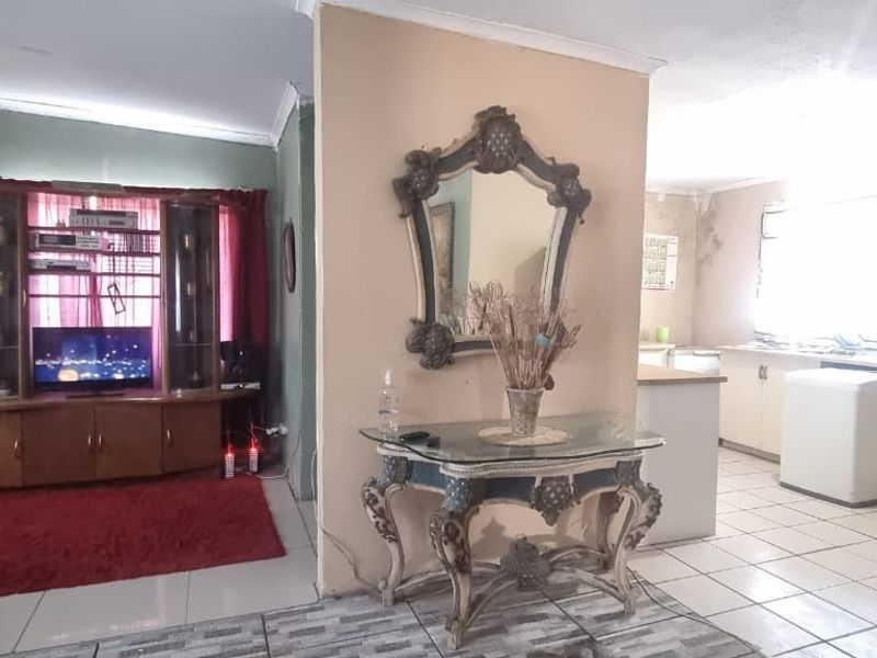 House For Sale In King Williams Town - Photo 4