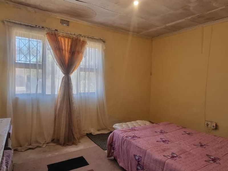 House For Sale In King Williams Town - Photo 8