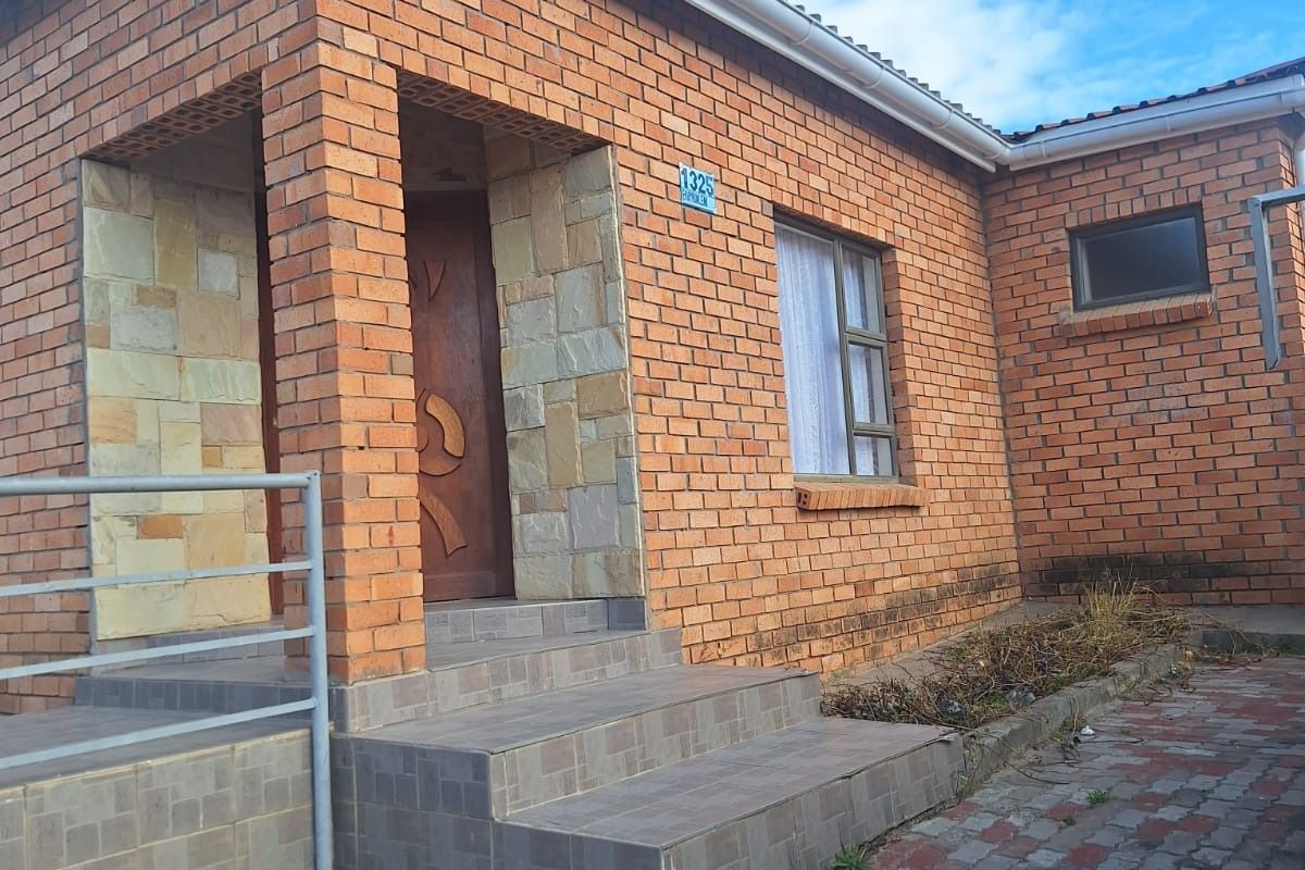 House For Sale In King Williams Town - Photo 4