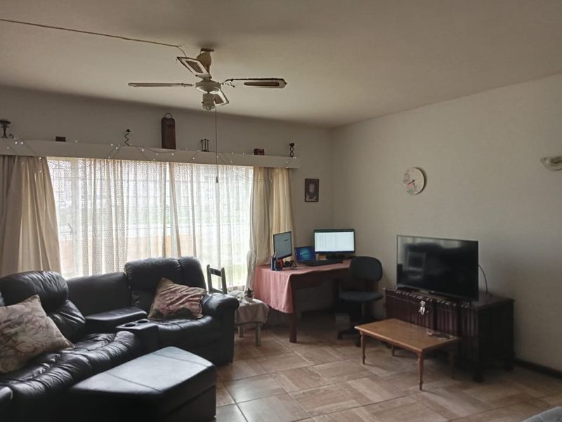 Apartment For Sale In East London - Photo 3