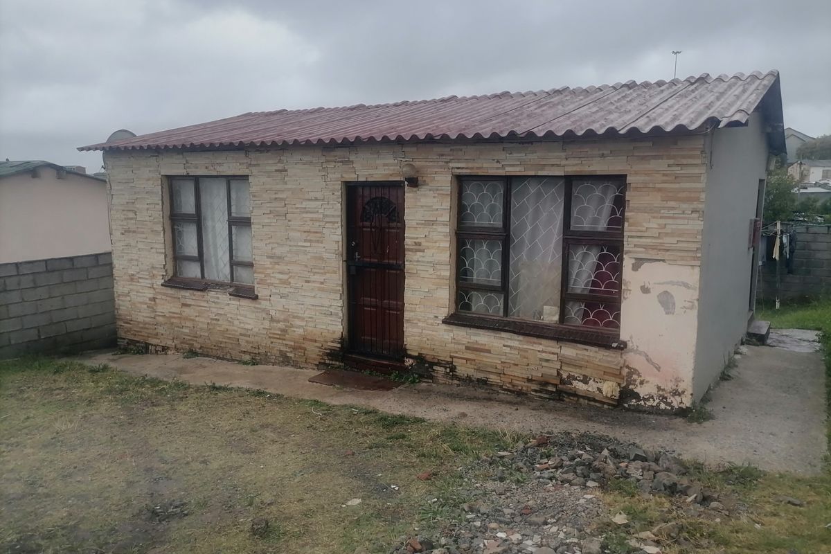 House For Sale In East London - Photo 2