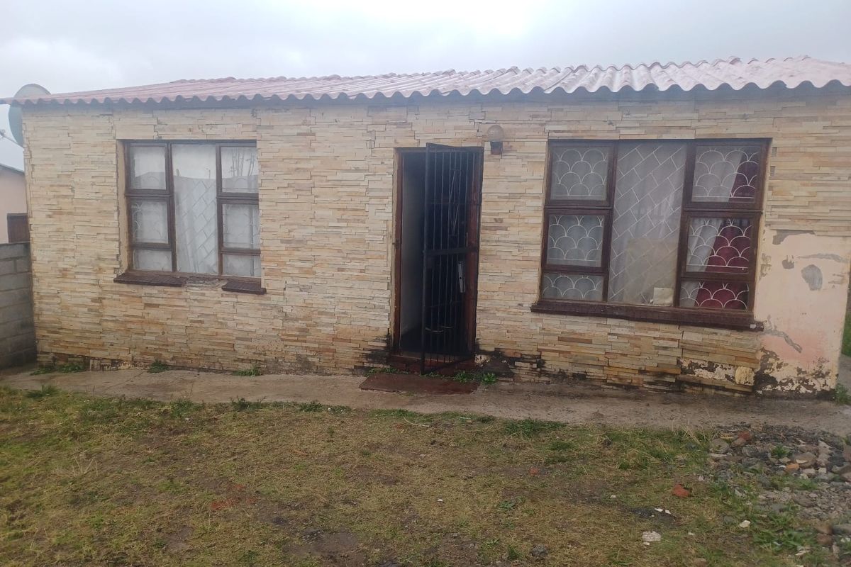 House For Sale In East London - Photo 3