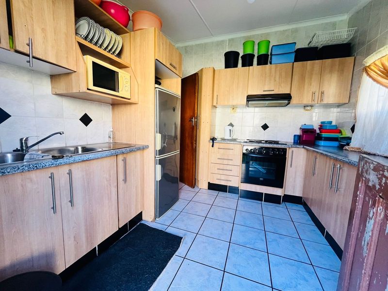 House For Sale In East London - Photo 2