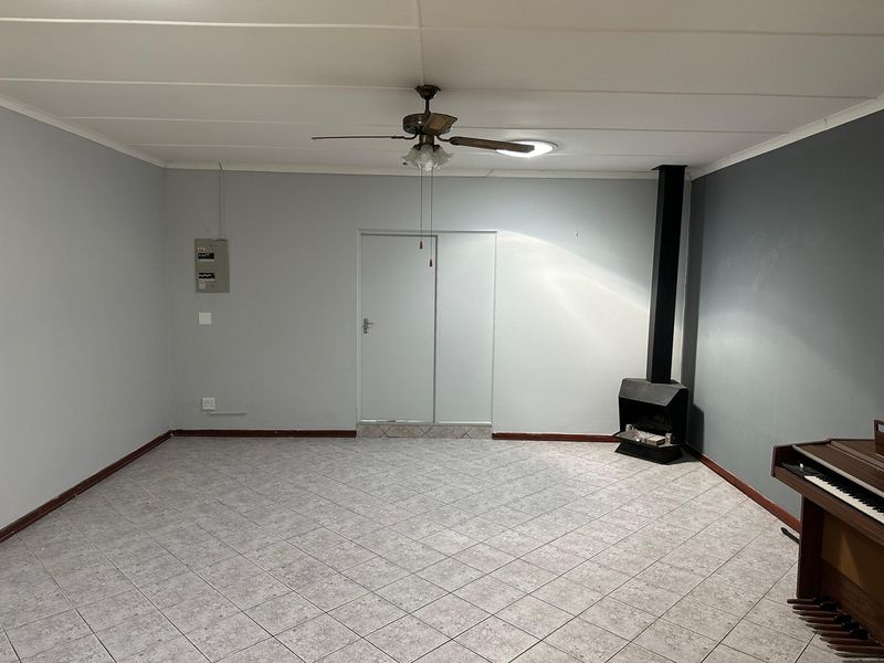 House For Sale In East London - Photo 6