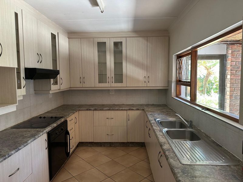 House For Sale In East London - Photo 3