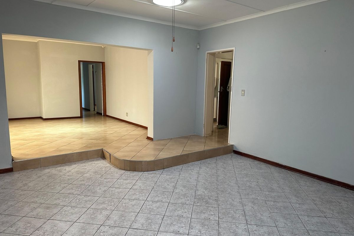 House For Sale In East London - Photo 4