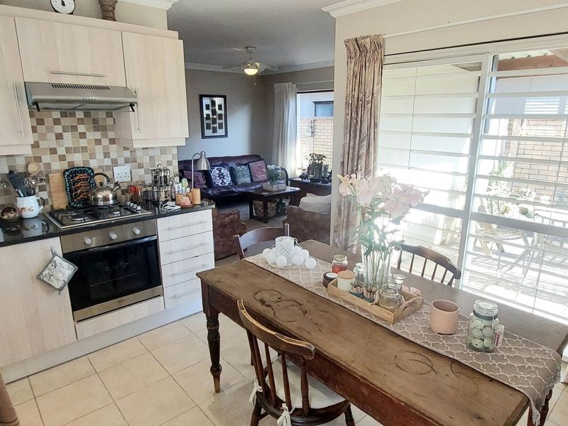 Townhouse For Sale In East London - Photo 9