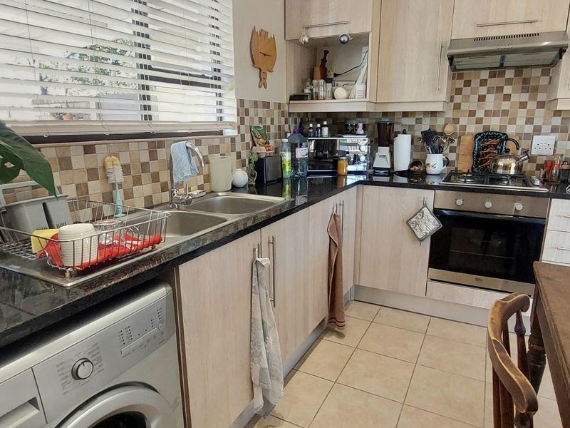 Townhouse For Sale In East London - Photo 8