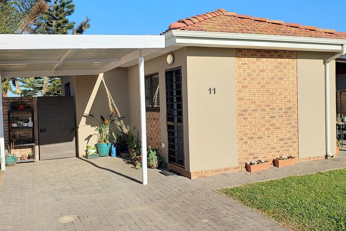 Townhouse For Sale In East London - Photo 2